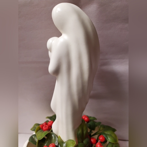 Vintage Haeger Madonna & Child Planter White with VTG Holly Ring - Picture 5 of 10